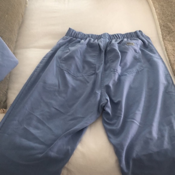 Grey’s Anatomy Relaxed Leg Scrub Pants - Picture 4 of 4
